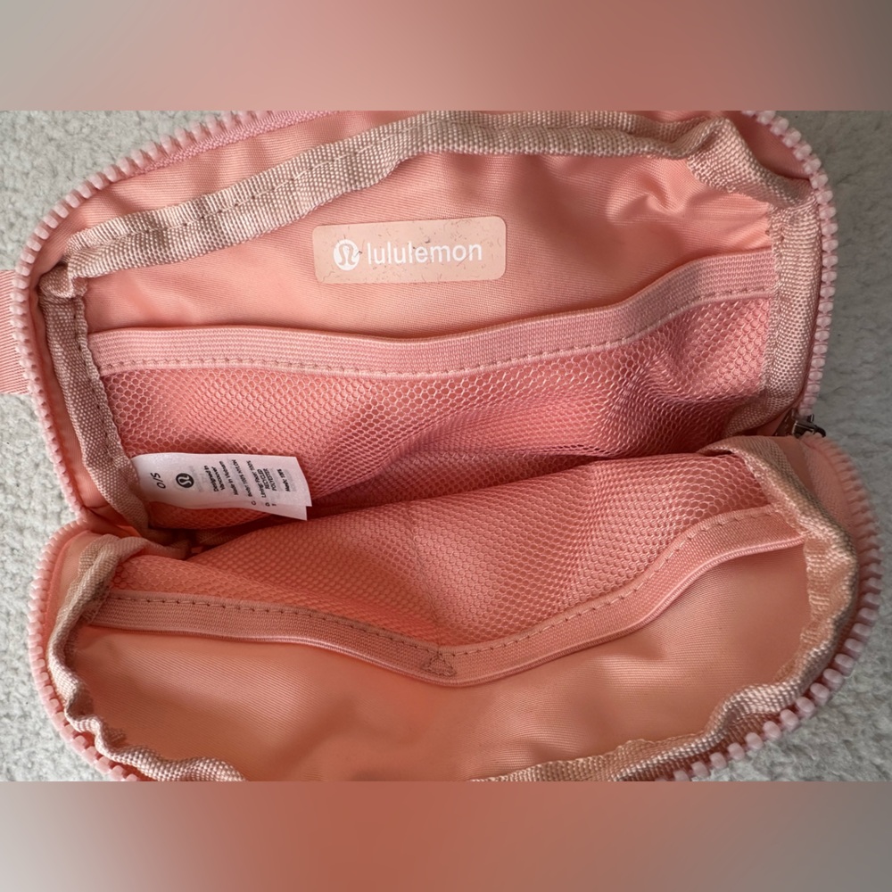 Lululemon Everywhere belt bag 1L in Deco Pink - Picture 7 of 16